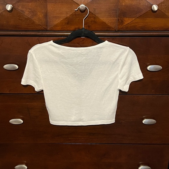 French Connection cropped tee - Picture 3 of 3